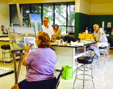 Painting lessons - Students at the easels
